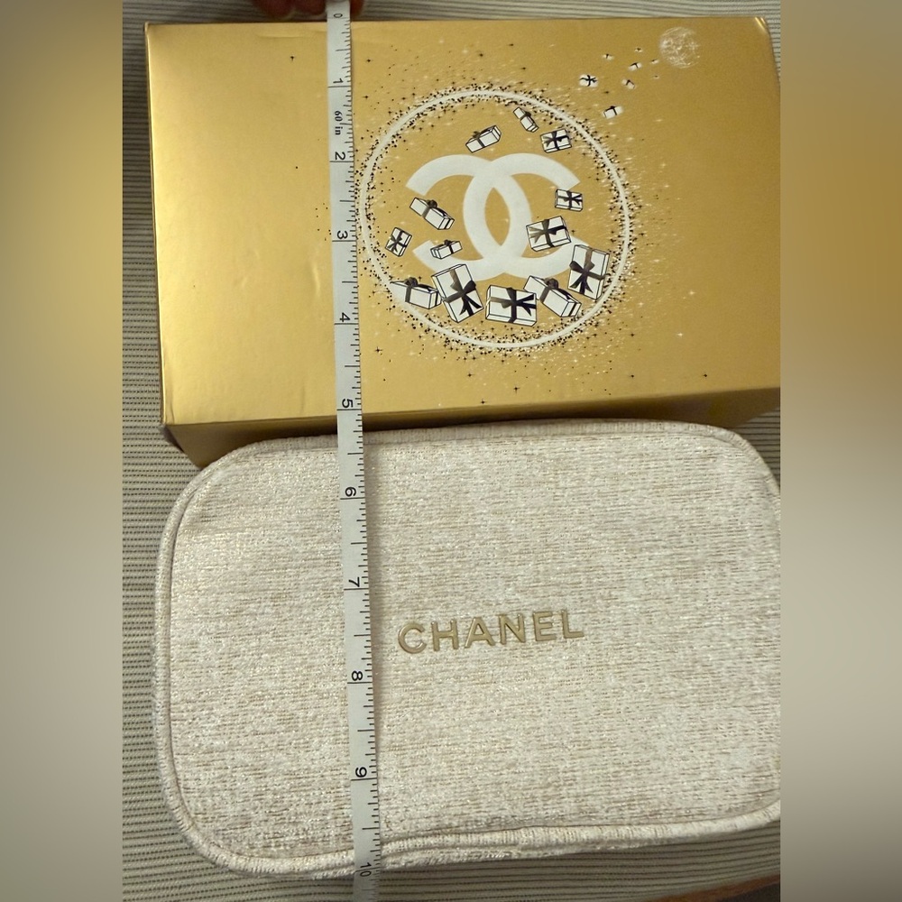 Authentic Chanel Cream Women's Cosmetic Bag Makeup Pouch New with Box - Picture 11 of 13
